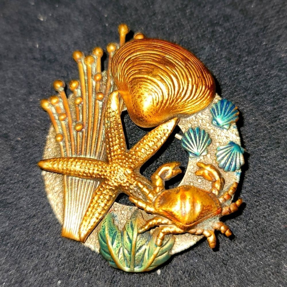 Beautifully Detailed Vintage Ocean Life Brooch